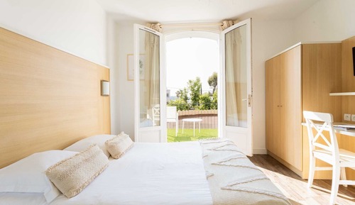 Habitación clásica con 1 cama doble o 2 individuales, balcón