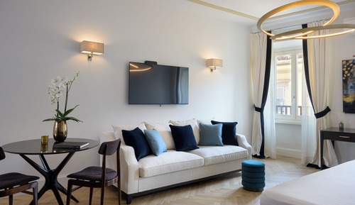 Deluxe Junior Suite with Hydromassage Bathtub and Shower