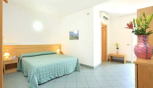 Habitación triple, balcón