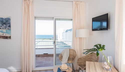 Habitación doble, vistas parciales al mar