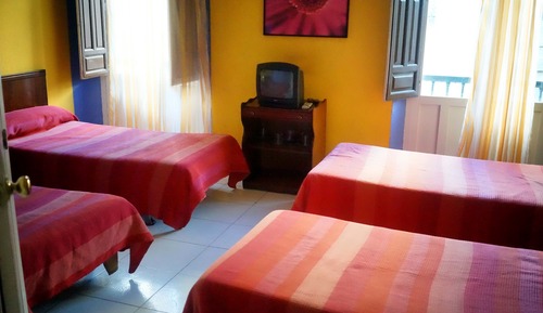 Habitación cuádruple, baño compartido