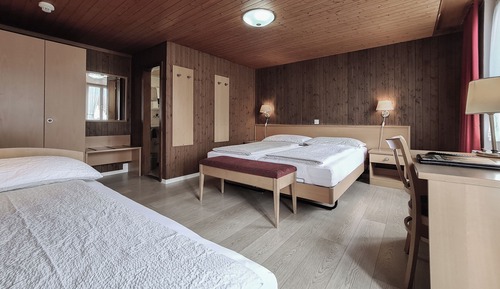 Habitación triple superior, balcón