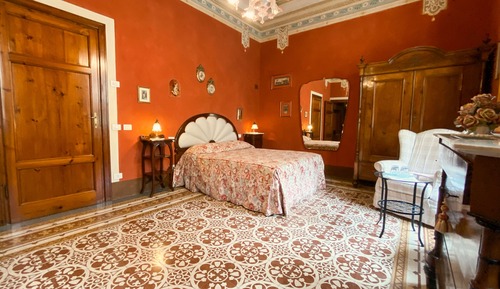 Habitación triple Deluxe, baño privado, vistas al jardín (5. Ginestra)