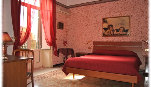 Habitación básica doble, 1 cama doble, baño privado, vistas a la ciudad