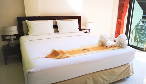 Habitación estándar doble, 1 cama de matrimonio grande, balcón, vistas a la piscina