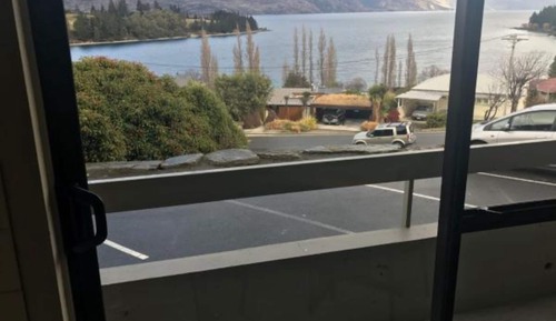 Estudio, cocina básica, vistas al lago