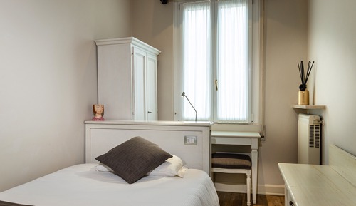 Habitación individual, en edificio anexo