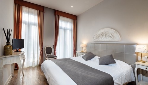 Habitación Confort con 1 cama doble o 2 individuales, vistas parciales al lago