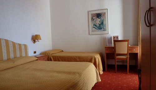 Habitación económica con 1 cama doble o 2 individuales