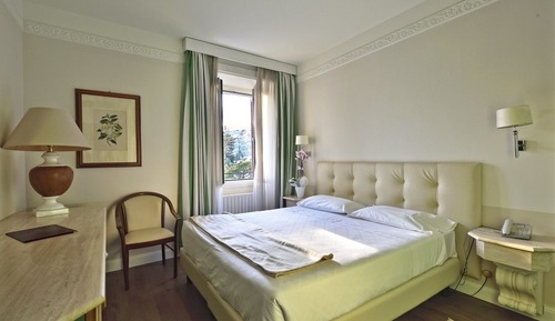 Habitación doble, vistas parciales al mar