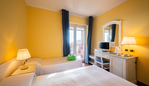 Habitación cuádruple Deluxe, vistas al mar