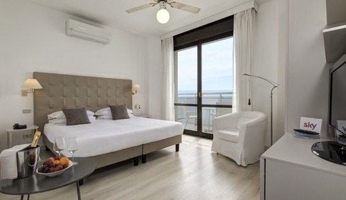 Habitación panorámica doble, 1 cama de matrimonio, terraza (Lettino da spiaggia incluso)
