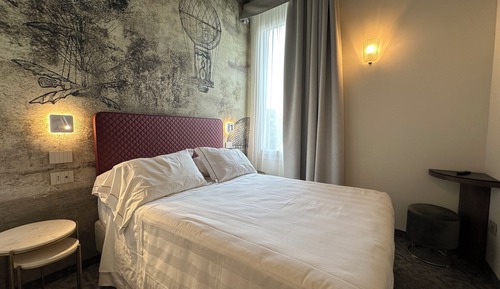 Small Room (1 or 2 people)