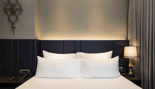 One Bedroom Skyline Suite King Bed