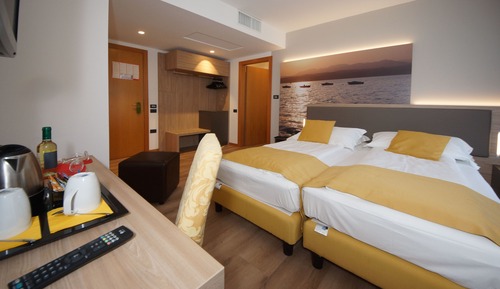Habitación superior con 1 cama doble o 2 individuales
