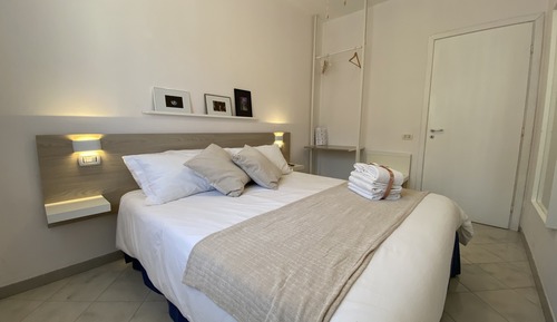 Habitación doble (small with private external bathroom)