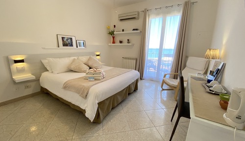Habitación doble (with private external bathroom)