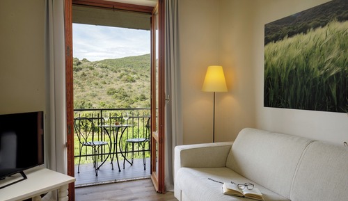 Habitación superior, balcón, vistas a la colina