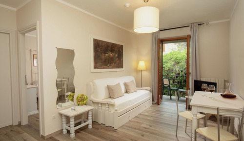 Habitación superior, vistas al patio, en una planta alta