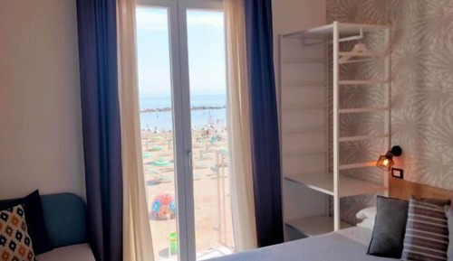 Habitación triple económica, vistas al mar