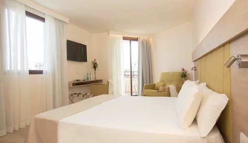 Habitación doble, vistas parciales al mar