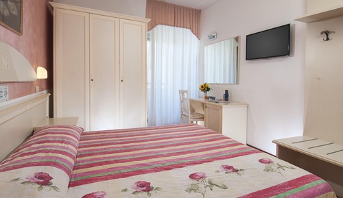 Habitación doble, vistas parciales al mar