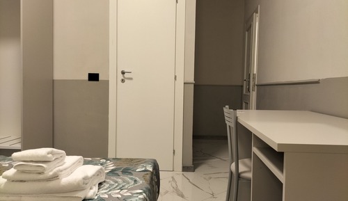 Habitación superior con 1 cama doble o 2 individuales, baño privado