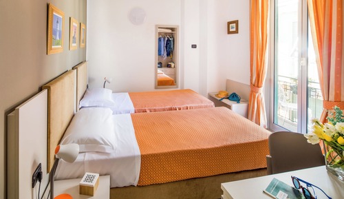 Habitación con 2 camas individuales