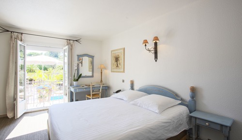 Habitación Deluxe doble, vistas a la piscina