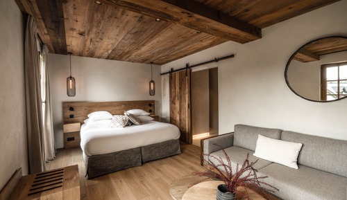 Habitación superior con 1 cama doble o 2 individuales (Charme)