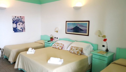 Habitación cuádruple, varias camas (Vulcano view)