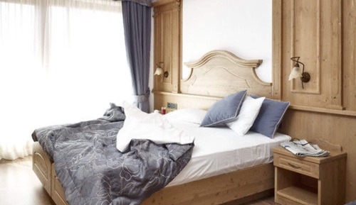 Habitación clásica con 1 cama doble o 2 individuales, vistas a la montaña