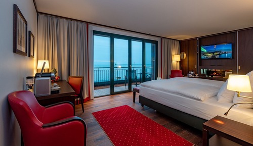 Suite superior, vistas al lago