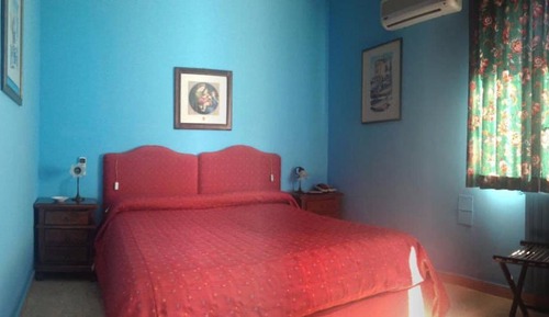 Habitación básica con 1 cama doble o 2 individuales