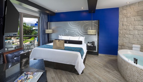 Habitación Deluxe, 1 cama de matrimonio grande, vistas parciales al mar