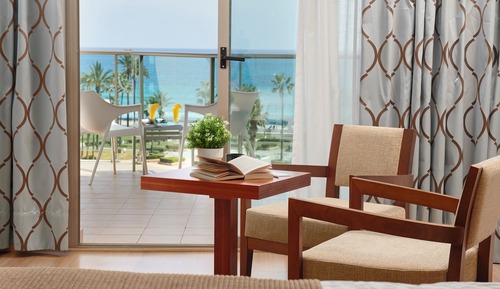 Junior Suite Sea View For Single Use (1 Adult + 2 Children)