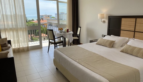Habitación familiar, balcón