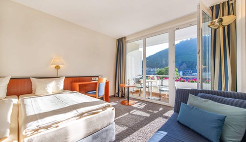 Habitación, balcón, vistas al río