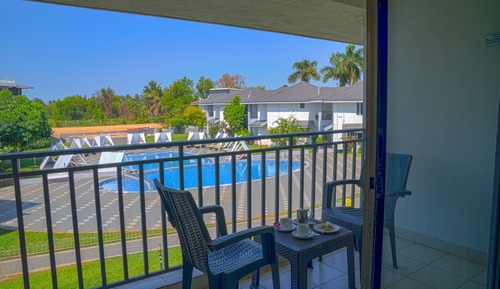 Habitación Deluxe, balcón, vistas a la piscina