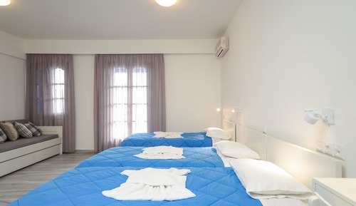 SUPERIOR QUADRUPLE STUDIO WITH 1 SOFA BED PLUS