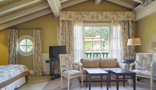 Junior Suite, Pool View