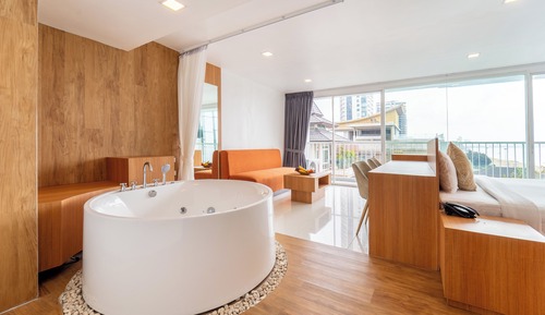 Honeymoon Suite King