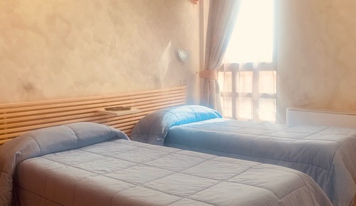 Suite familiar, 2 habitaciones, baño privado, junto a la piscina