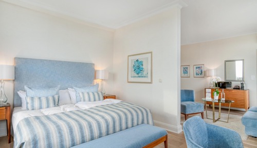 Suite junior, vistas parciales al mar