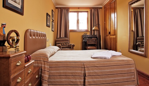 Habitación superior con 1 cama doble o 2 individuales
