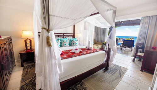 Swim-Up Junior Suite 