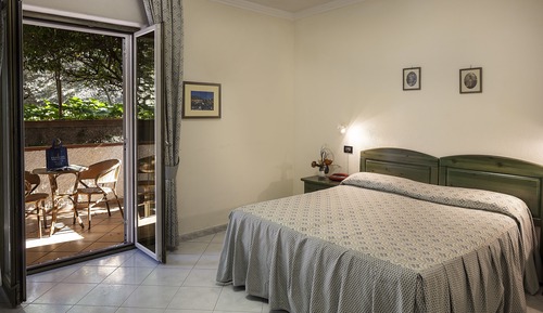 Habitación estándar con 1 cama doble o 2 individuales (Separate Building Outside Hotel)