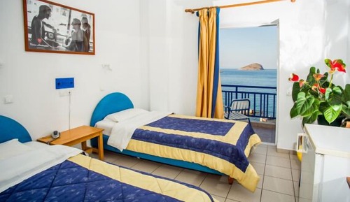 Habitación superior con 1 cama doble o 2 individuales, vistas al mar