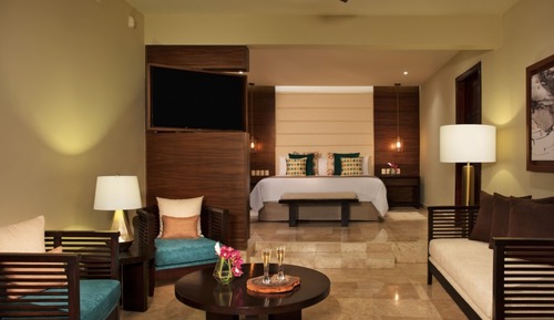 Preferred Club Governor Suite