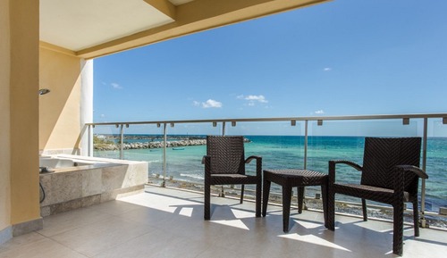 Preferred Club Suite Ocean Front King